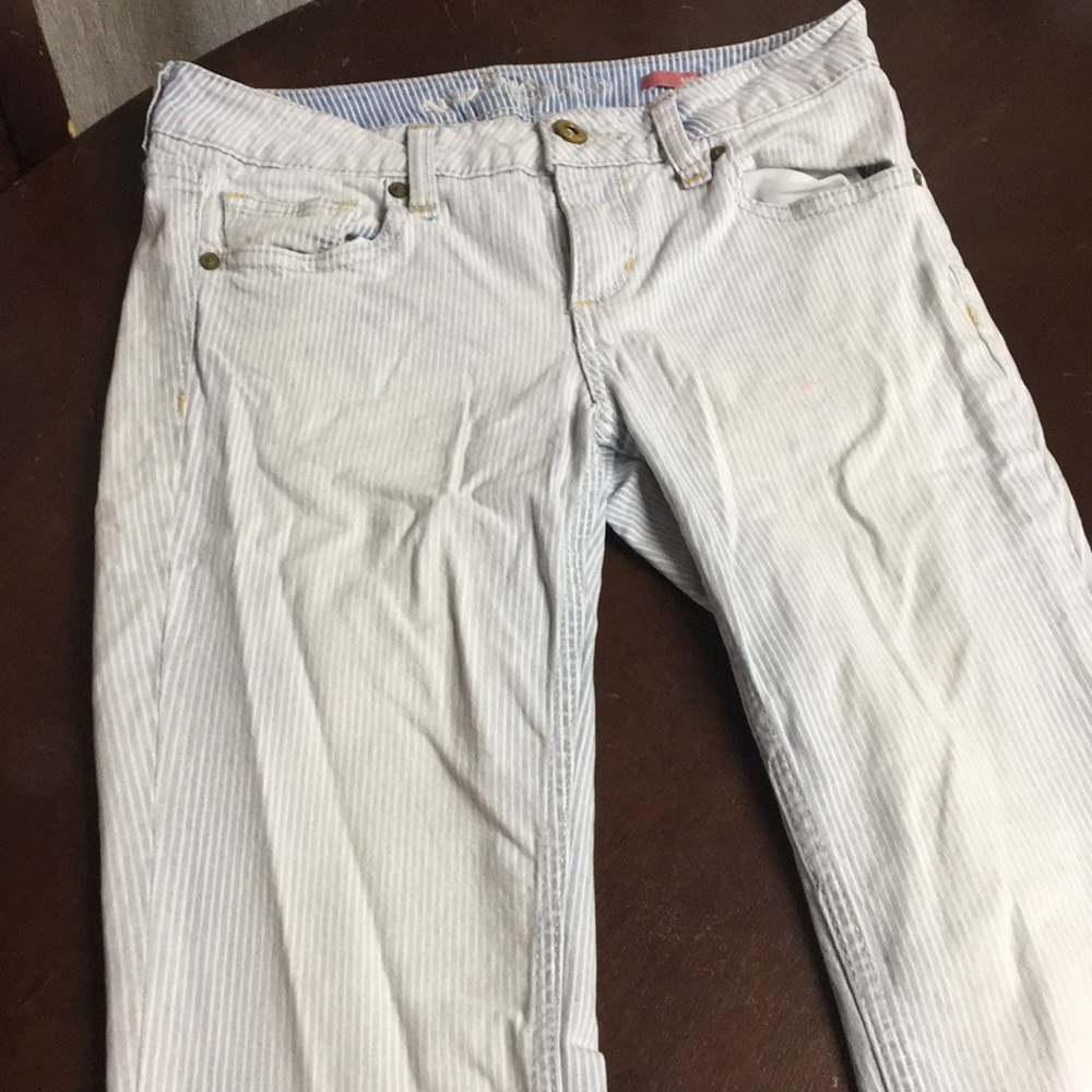 White and blue striped ankle jeans